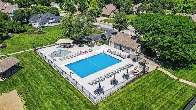 5529 Sleepy Hollow Drive, Parkville, MO 64152