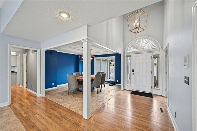 5529 Sleepy Hollow Drive, Parkville, MO 64152