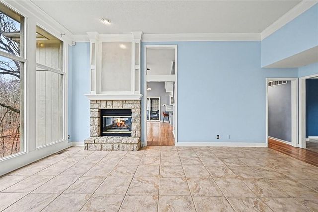 5529 Sleepy Hollow Drive, Parkville, MO 64152