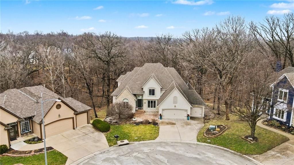 5529 Sleepy Hollow Drive, Parkville, MO 64152