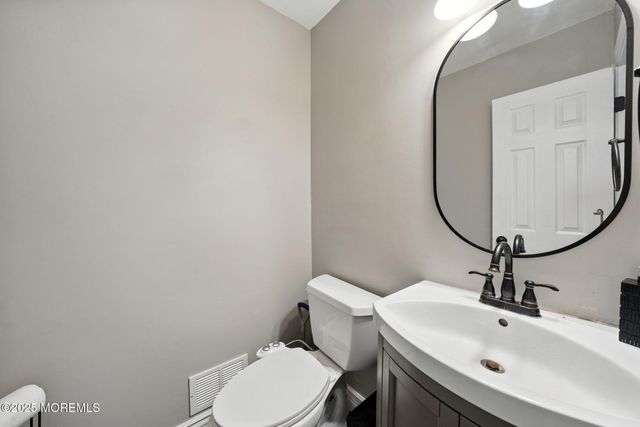 1072 Lake Placid Drive, Toms River, NJ 08753