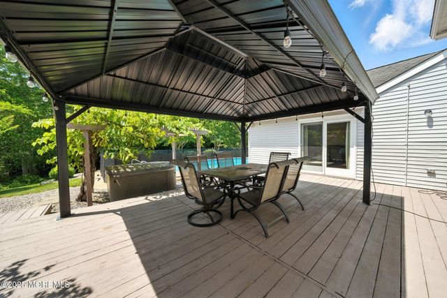 1072 Lake Placid Drive, Toms River, NJ 08753