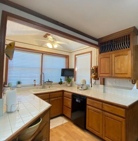 297 Sherwood Dr, Rockport, TX 78382