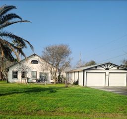 297 Sherwood Dr, Rockport, TX 78382