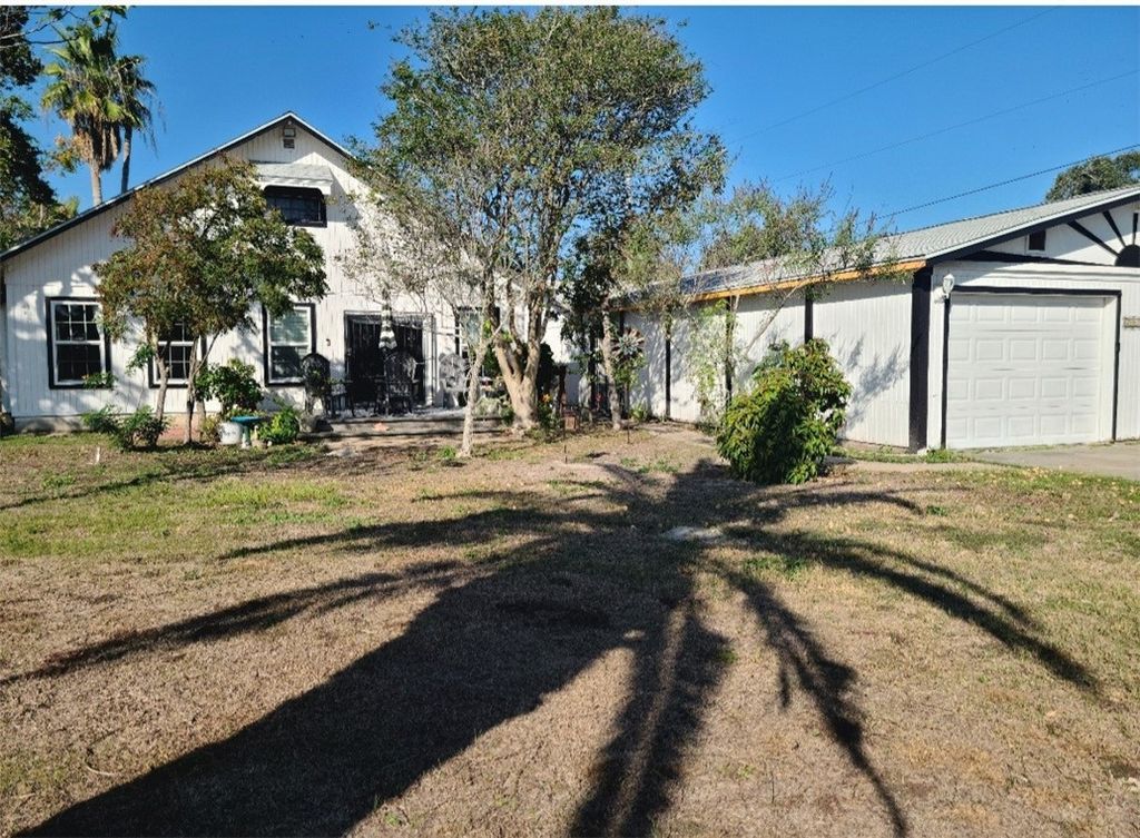 297 Sherwood Dr, Rockport, TX 78382 — photo 2