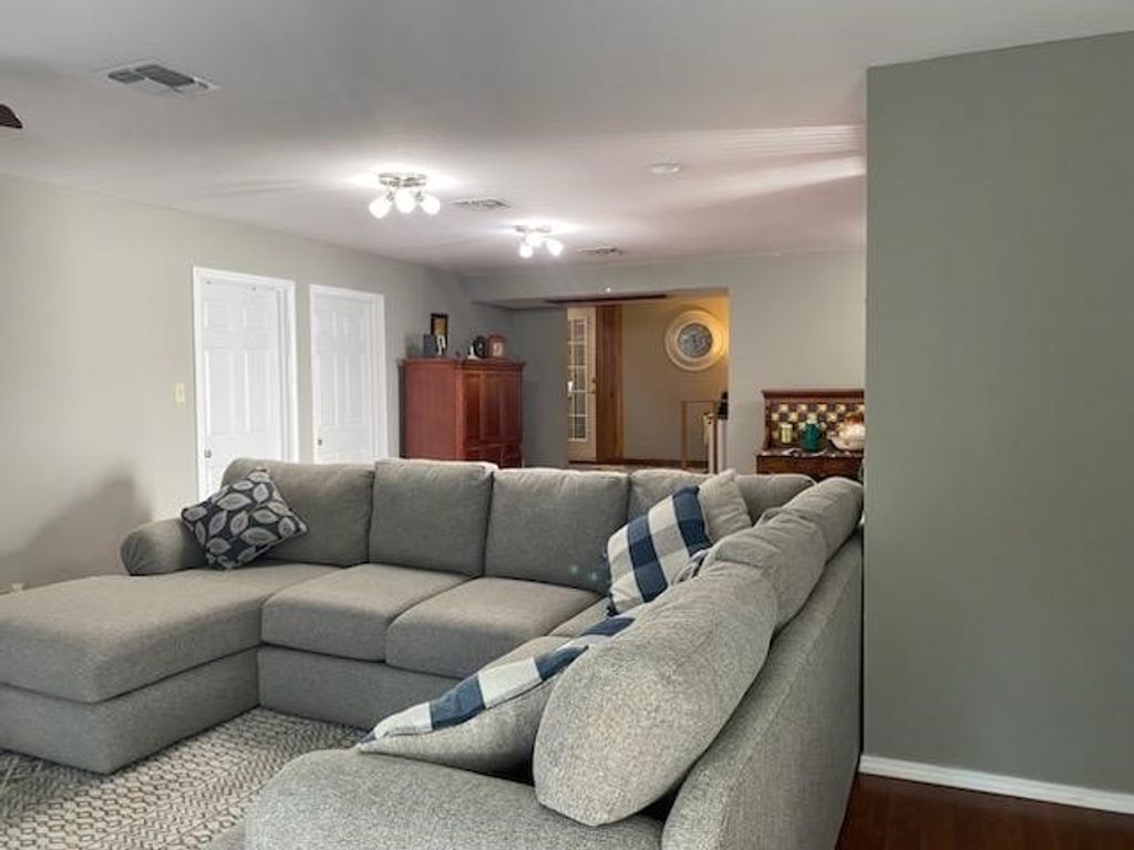 297 Sherwood Dr, Rockport, TX 78382 — photo 3