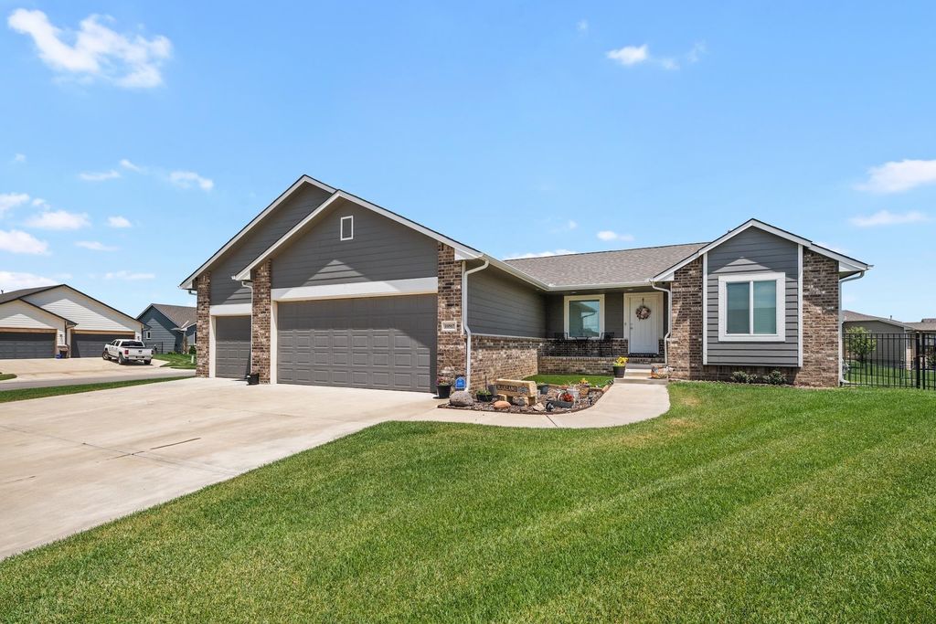 10567 W Sondra Ct, Maize, KS 67101
