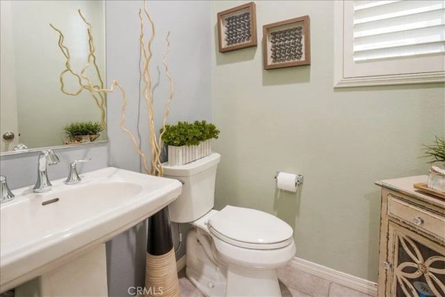 27323 Ardella Place, Saugus, CA 91350