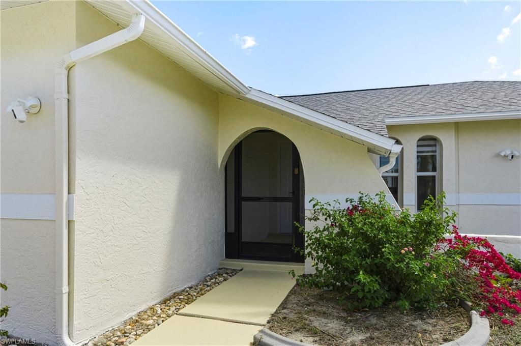 Image 10 of property listing at 3019 SW 14th CT, Cape Coral, FL 33914