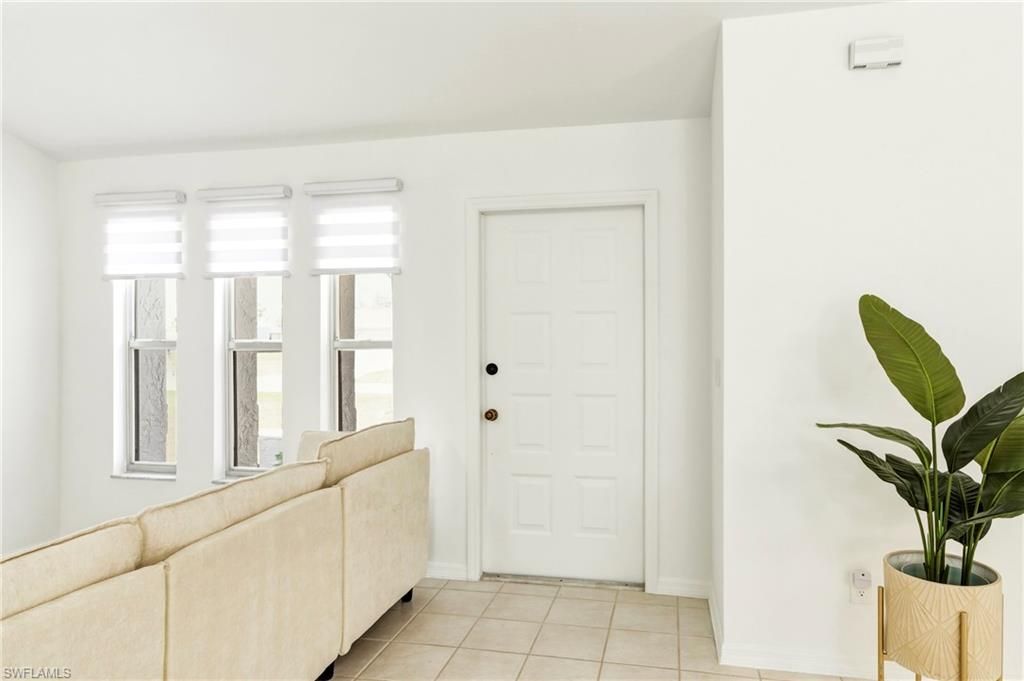 Image 11 of property listing at 3019 SW 14th CT, Cape Coral, FL 33914