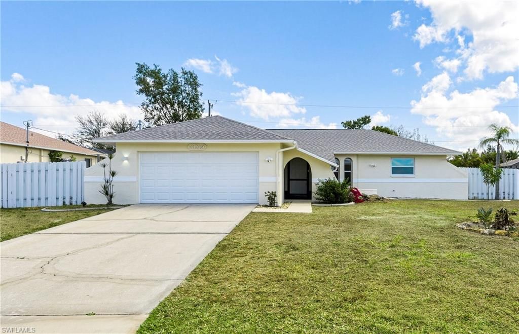 Image 3 of property listing at 3019 SW 14th CT, Cape Coral, FL 33914