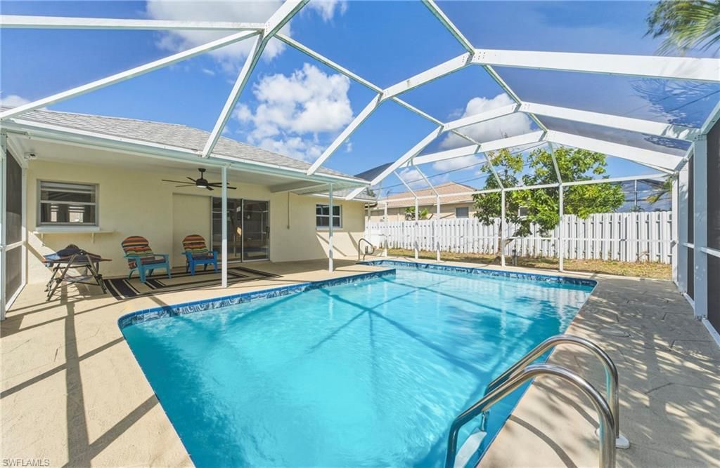 Image 6 of property listing at 3019 SW 14th CT, Cape Coral, FL 33914