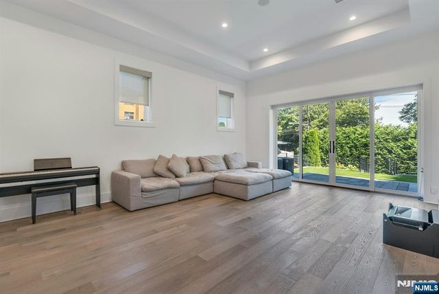 1238 River Road, Edgewater, NJ 07020
