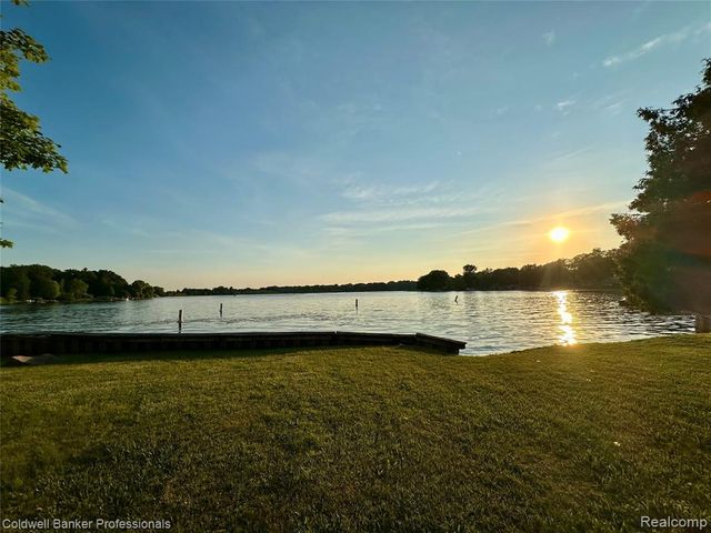 975 Boshaw Drive, Attica, MI 48412