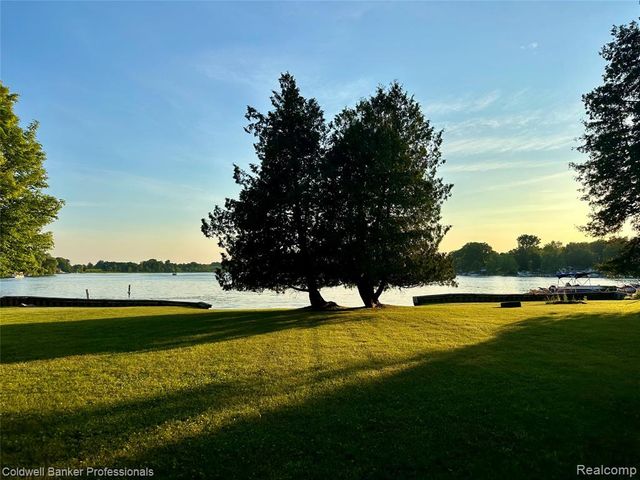 975 Boshaw Drive, Attica, MI 48412