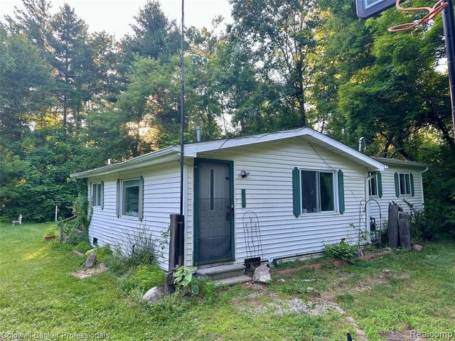 975 Boshaw Drive, Attica, MI 48412