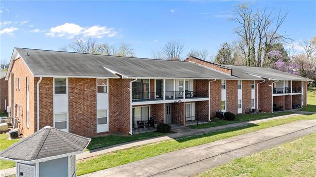 2817 N OHenry Boulevard G, Greensboro, NC 27405
