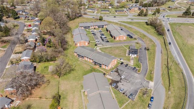 2817 N OHenry Boulevard G, Greensboro, NC 27405