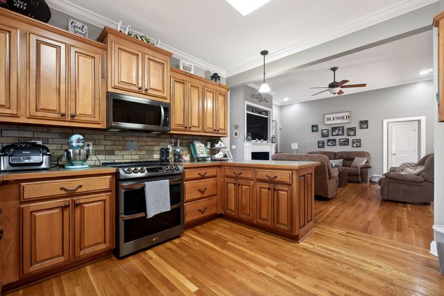 576 Courtney Ann Dr, Mcminnville, TN 37110