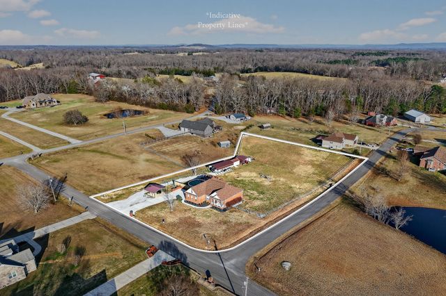 576 Courtney Ann Dr, Mcminnville, TN 37110