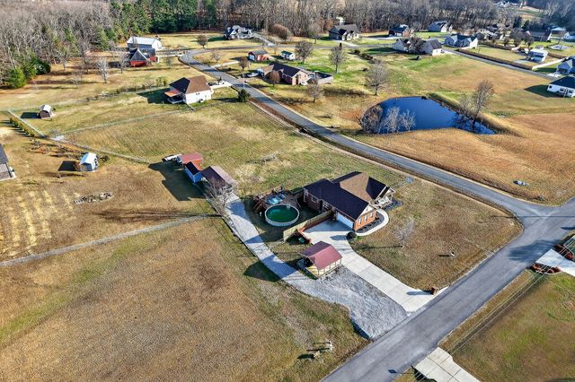 576 Courtney Ann Dr, Mcminnville, TN 37110