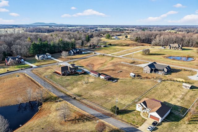 576 Courtney Ann Dr, Mcminnville, TN 37110