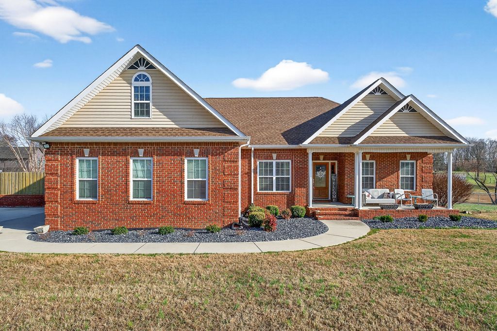 576 Courtney Ann Dr, Mcminnville, TN 37110