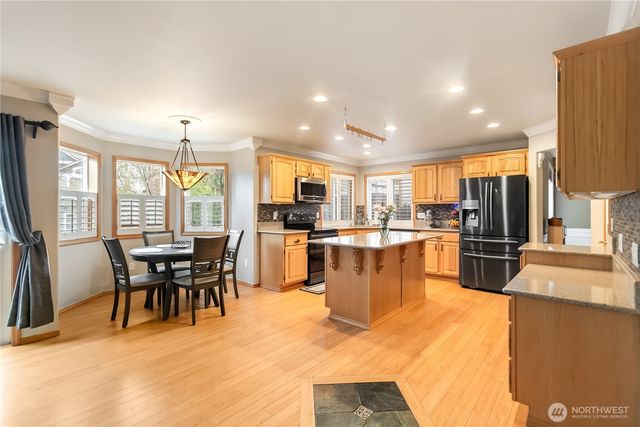 3918 Norpoint Way NE, Tacoma, WA 98422