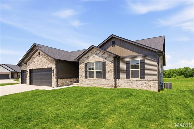 1232 Ole Town Bridge, O'fallon, IL 62269