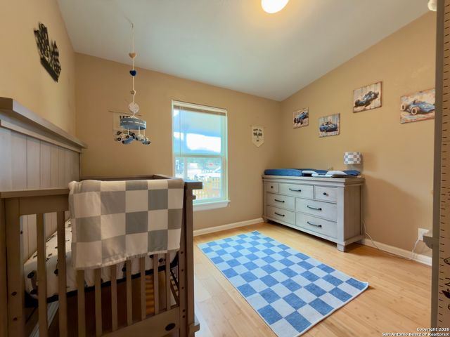 946 Frontier Ln, Bandera, TX 78003