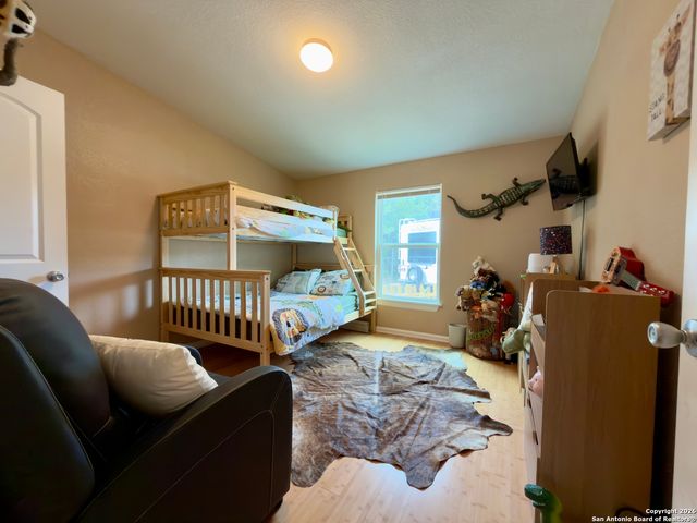 946 Frontier Ln, Bandera, TX 78003