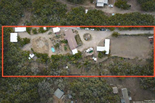 946 Frontier Ln, Bandera, TX 78003