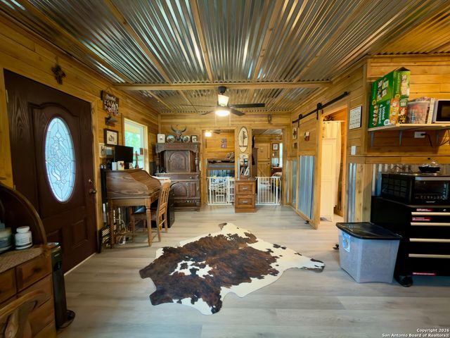 946 Frontier Ln, Bandera, TX 78003