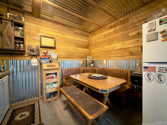 946 Frontier Ln, Bandera, TX 78003