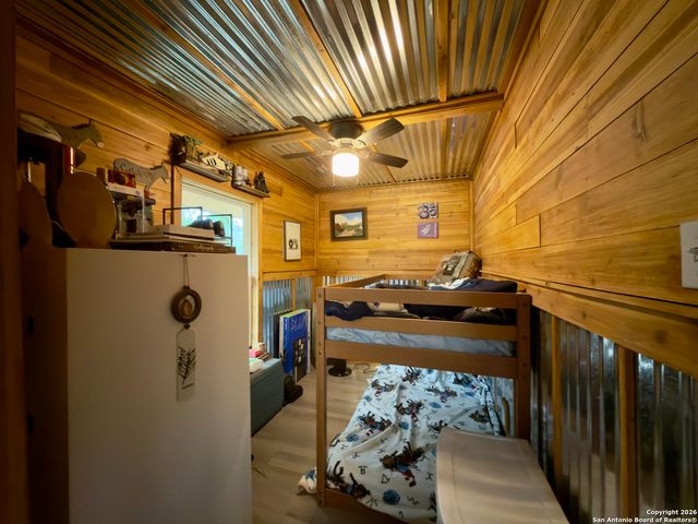 946 Frontier Ln, Bandera, TX 78003