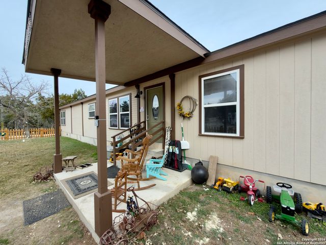 946 Frontier Ln, Bandera, TX 78003