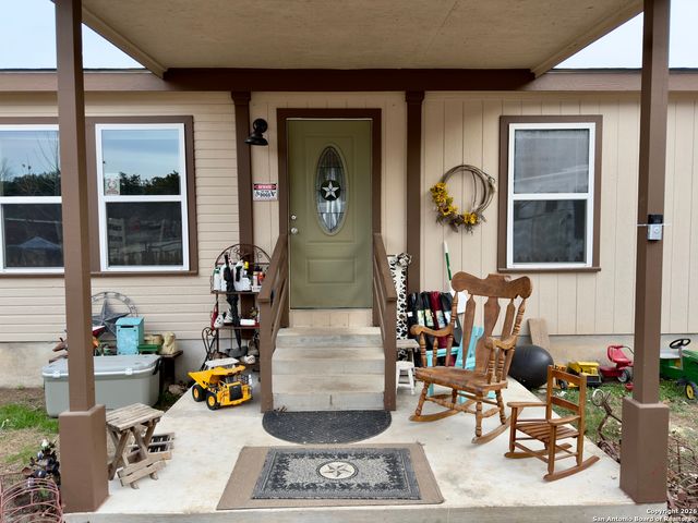 946 Frontier Ln, Bandera, TX 78003