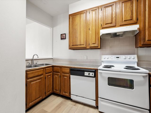 2211 S Braeswood Boulevard 23C, Houston, TX 77030