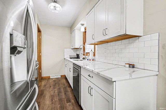 18460 Brewster Drive, Bristol, IN 46507