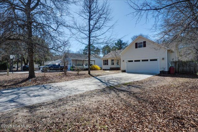 833 Wildwood Pointe Drive, New Bern, NC 28560