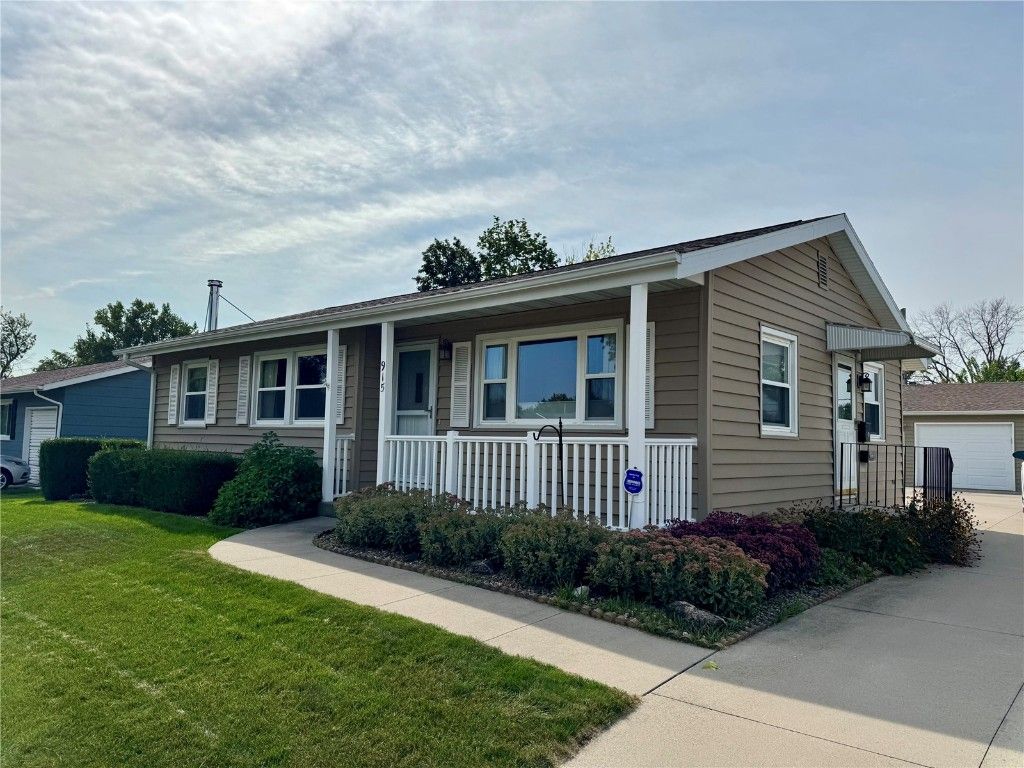 915 W 10th Avenue, Marion, IA 52302
