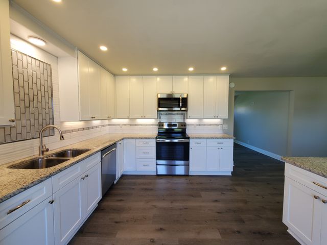 219 Wessington Pl, Hendersonville, TN 37075