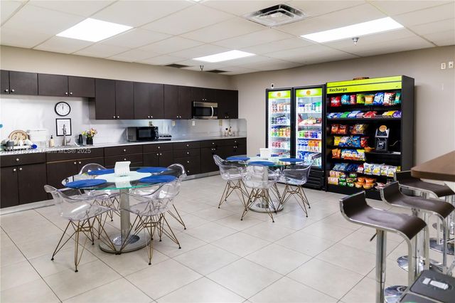 2801 NW 74 AV S01, Miami, FL 33122