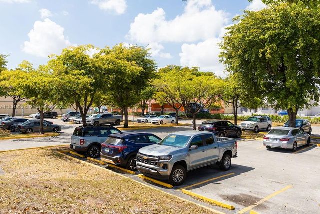 2801 NW 74 AV S01, Miami, FL 33122