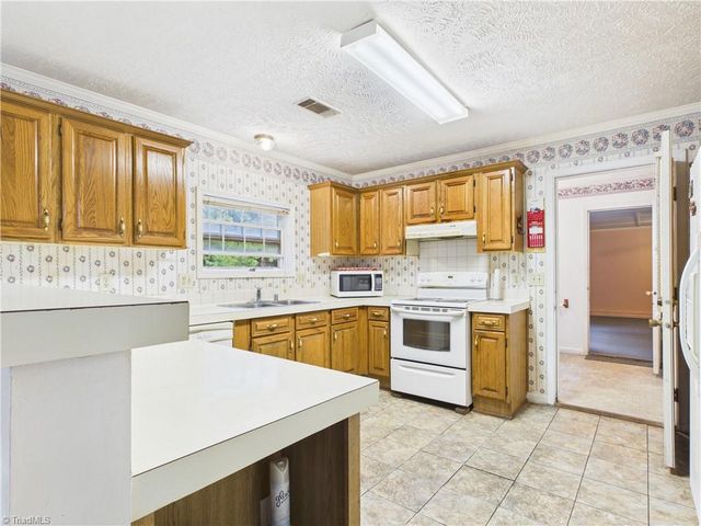 2094 Asheboro School Road, Asheboro, NC 27203