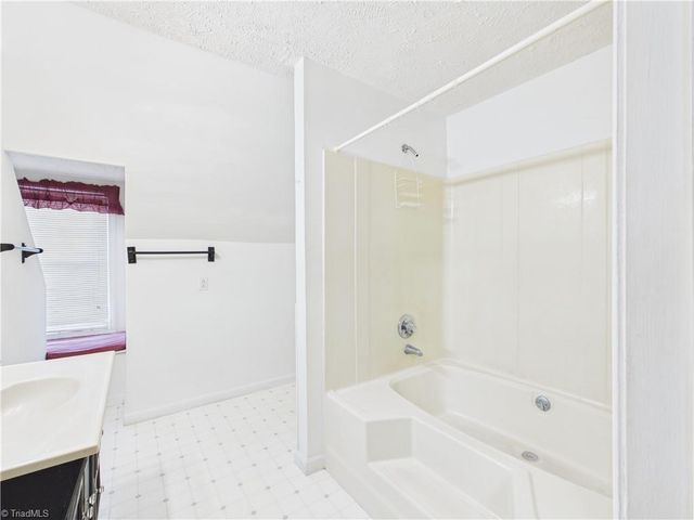 2094 Asheboro School Road, Asheboro, NC 27203