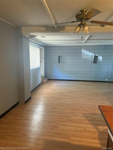 933 Myrtle Avenue, Waterford Charter Township, MI 48328