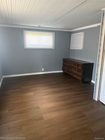 933 Myrtle Avenue, Waterford Charter Township, MI 48328