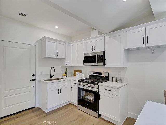 17349 Saticoy, Northridge, CA 91325