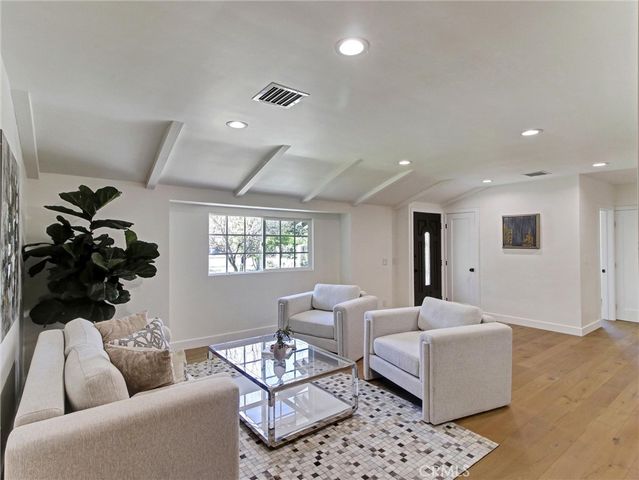 17349 Saticoy, Northridge, CA 91325
